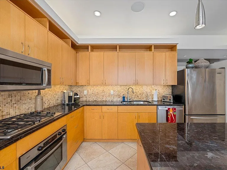 7701 Atlantic Ave #33A — Photo 16