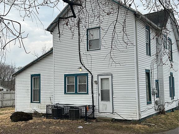 2nd image of 1713 Oakridge Dr