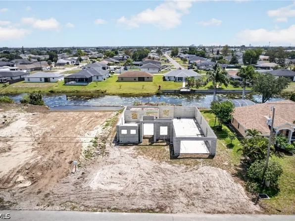 1003 NE 10th Place Cpe, Coral, FL 33909