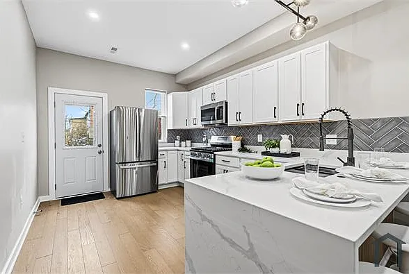 2906 Clifton Ave — Photo 5
