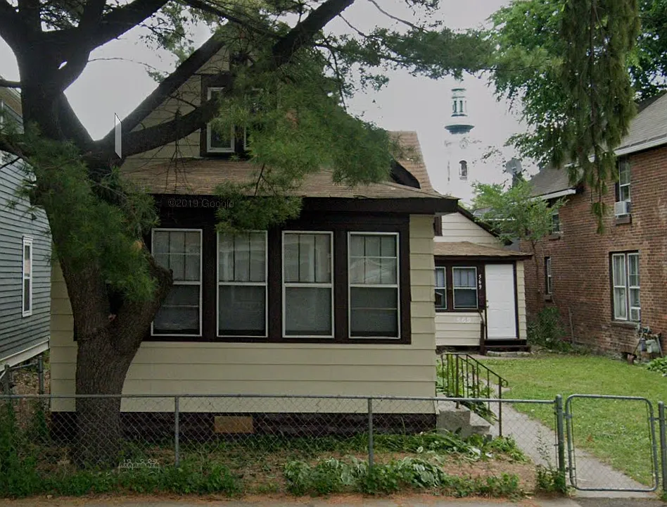 571 Charles Ave