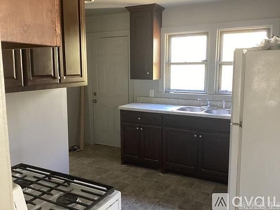 4th image of 1420 Washington St