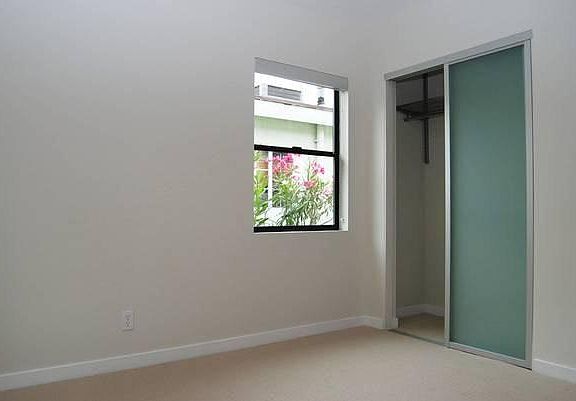 4th image of 11665 Mayfield Ave