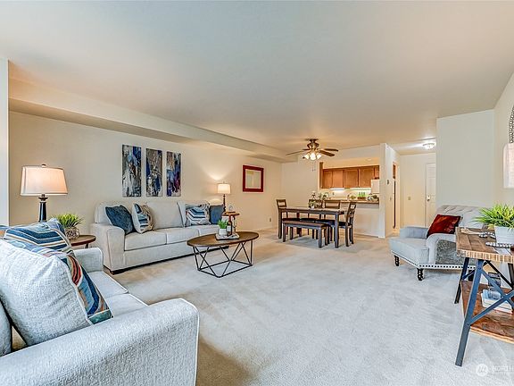 4th image of 3941 226th Place SE #204