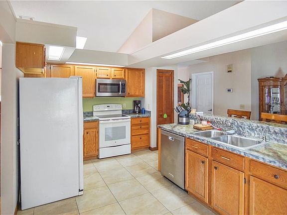 2nd image of 818 Carrigan Ave