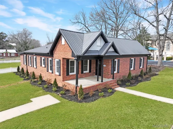 203 8th St N, Clanton, AL 35045