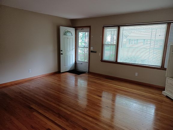 5th image of 4411 Claremont Ave