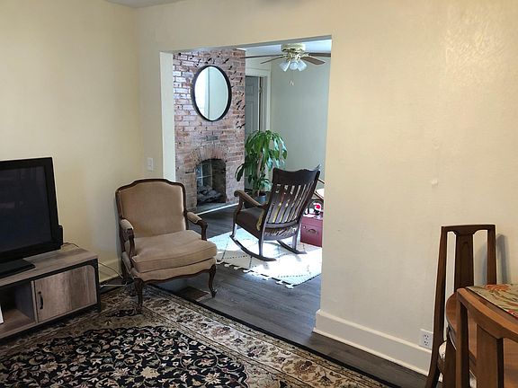 5th image of 3824 Bell St APT 1