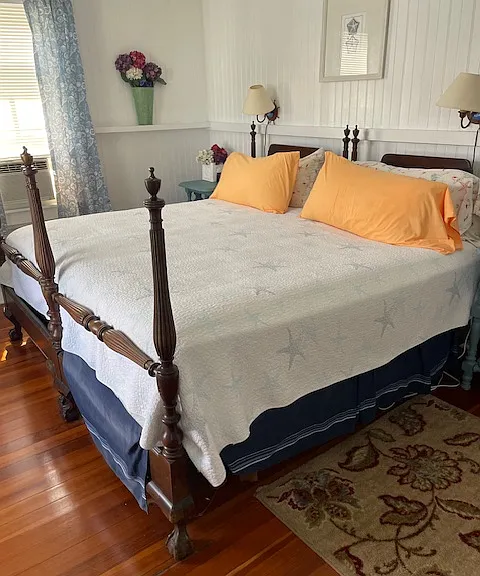Master bedroom with king size bed