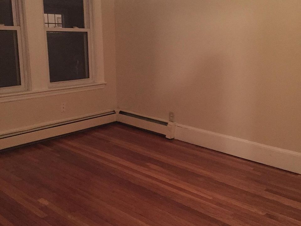 2nd image of 130 Albion St #2