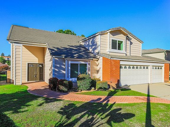 3rd image of 2411 Hillman Ln