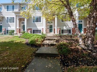 420 Cary Woods Cir, Cary, IL 60013