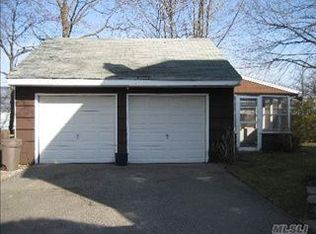 167 E 11th St, Huntington Station, NY 11746