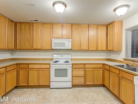 3rd image of 215 23rd Ave SW APT 8