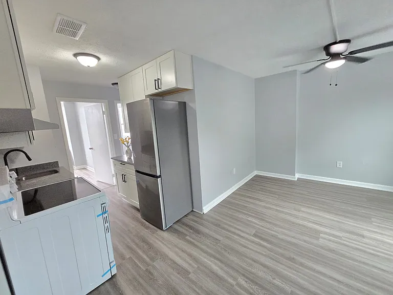 1906 Monongahela Ave #4 — Photo 9