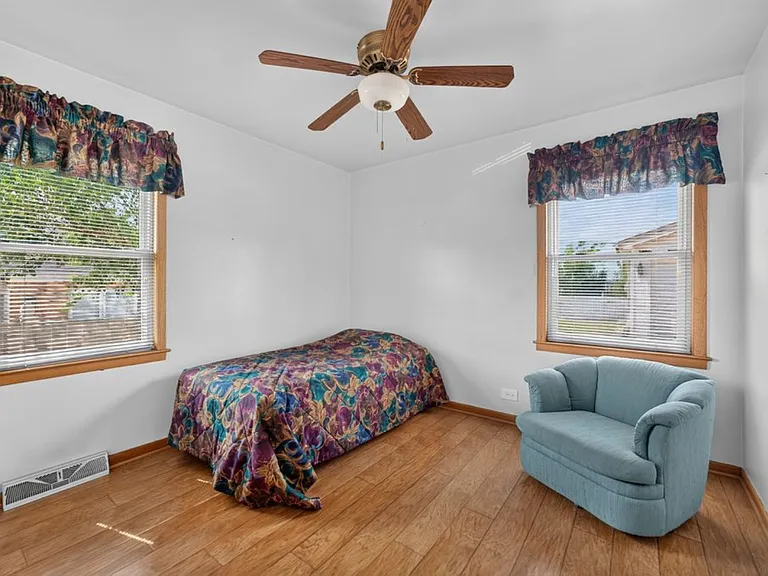 9228 Robinson Ave — Photo 7