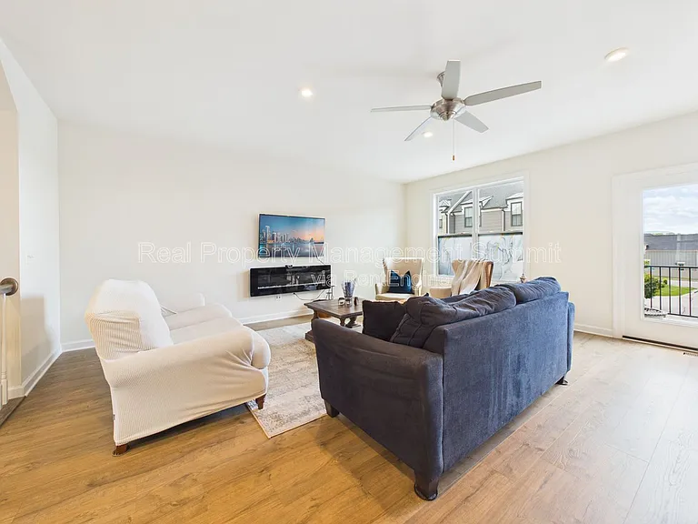 1241 Old Trail Dr — Photo 10