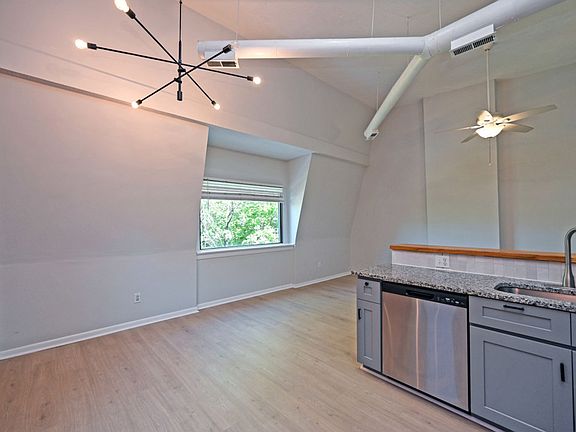 3rd image of 2228 Kemper Ln Unit 3