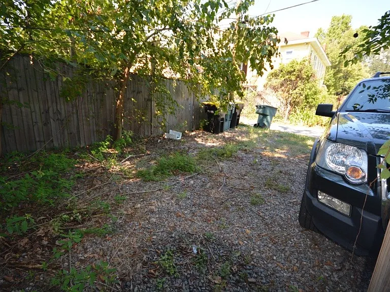 542 E Anderson St #A — Photo 12