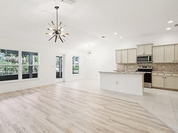 4th image of 819 NE Whistling Duck Way