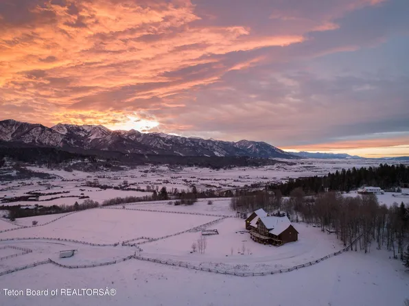 803 Black Mountain Ln, Alpine, WY 83128