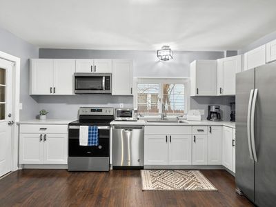 54 Ionia St, Springfield, MA, 01109