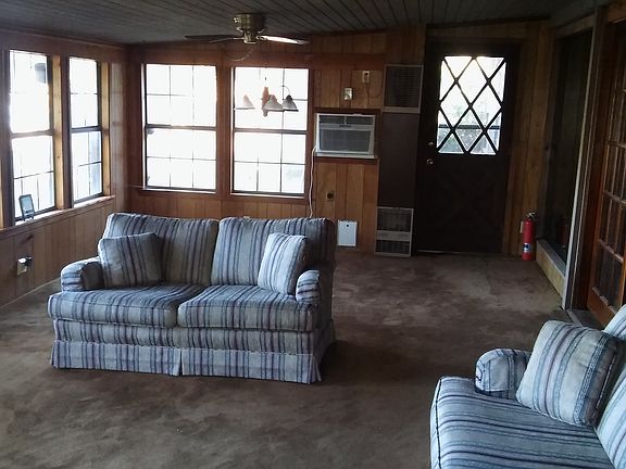 front room (sun room)