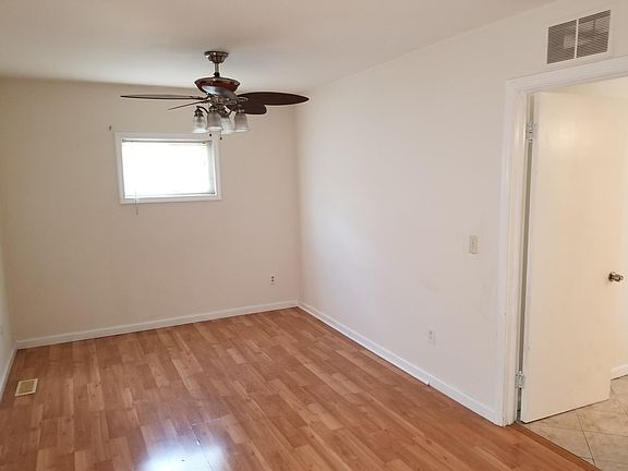 5th image of 20611 Hollywood St