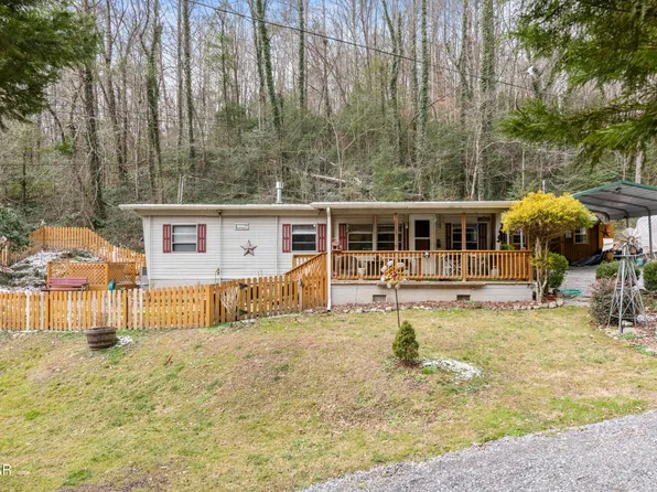 425 Autumn Ln, Gatlinburg, TN 37738
