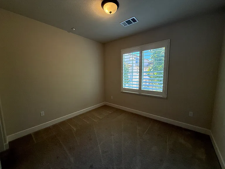 655 Heligan Ln — Photo 14