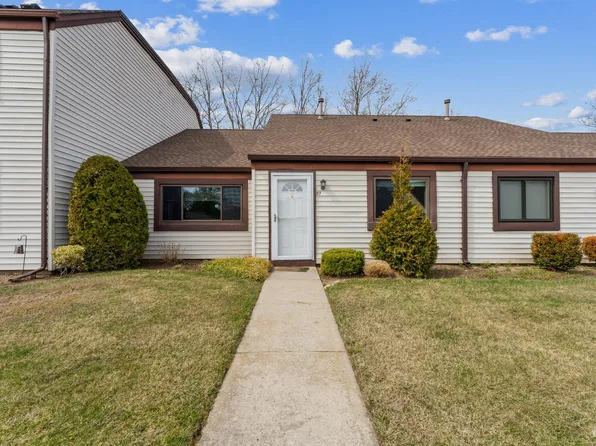 87 Gauguin Ct. #87, Middle Island, NY 11953