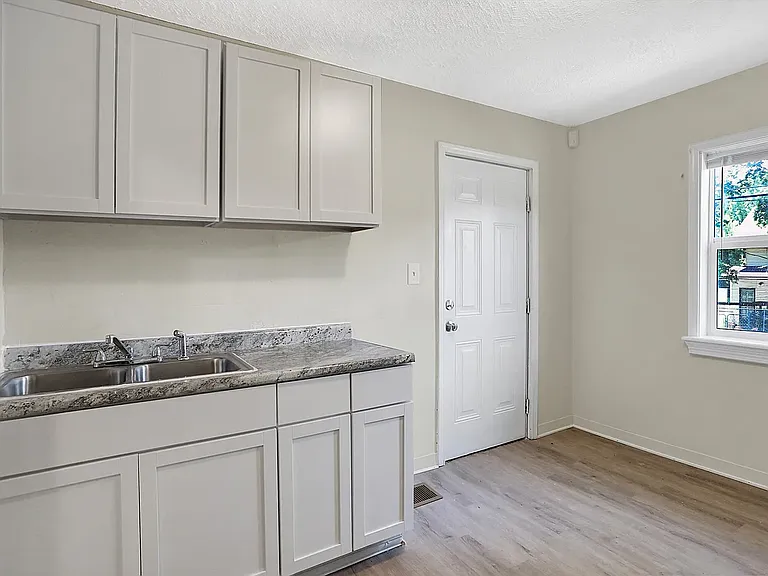 3239 Elmira St — Photo 2