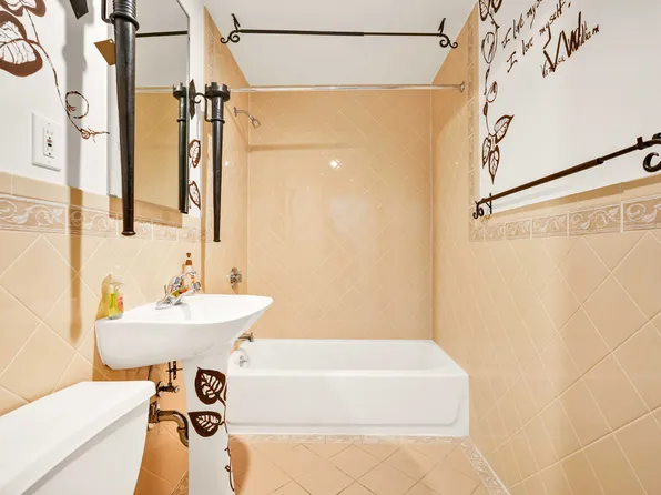 436 Putnam Avenue image 17 of 28