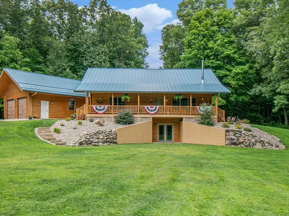 66885 Hess Rd, Edwardsburg, MI 49112