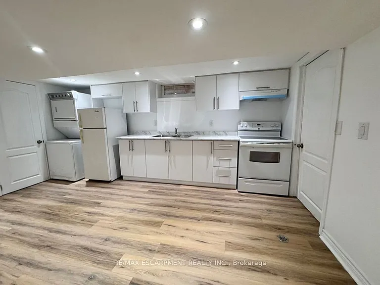 46 Plains Rd E #LOWER — Photo 9