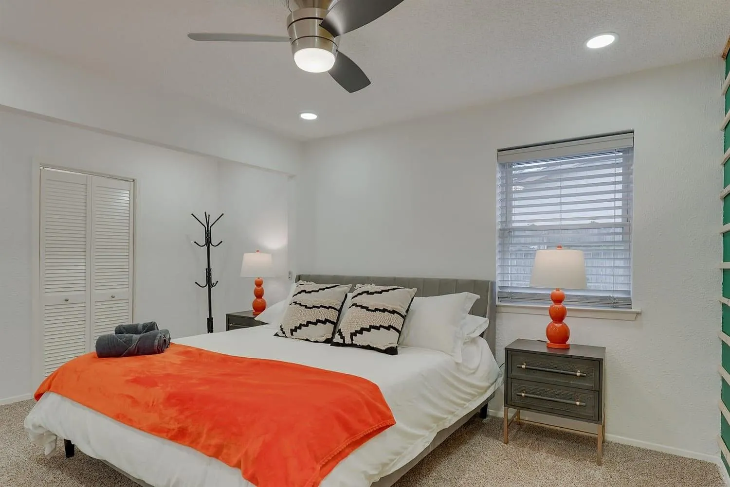 4 bed, 1342 sqft, $3,990 — Photo 4