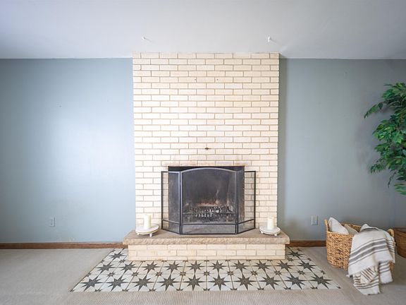 5th image of 559 Hilltop Dr