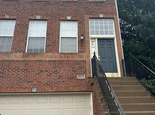 2590 Logan Wood Dr, Herndon, VA 20171