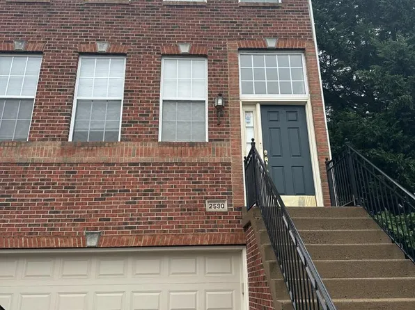 2590 Logan Wood Dr, Herndon, VA 20171