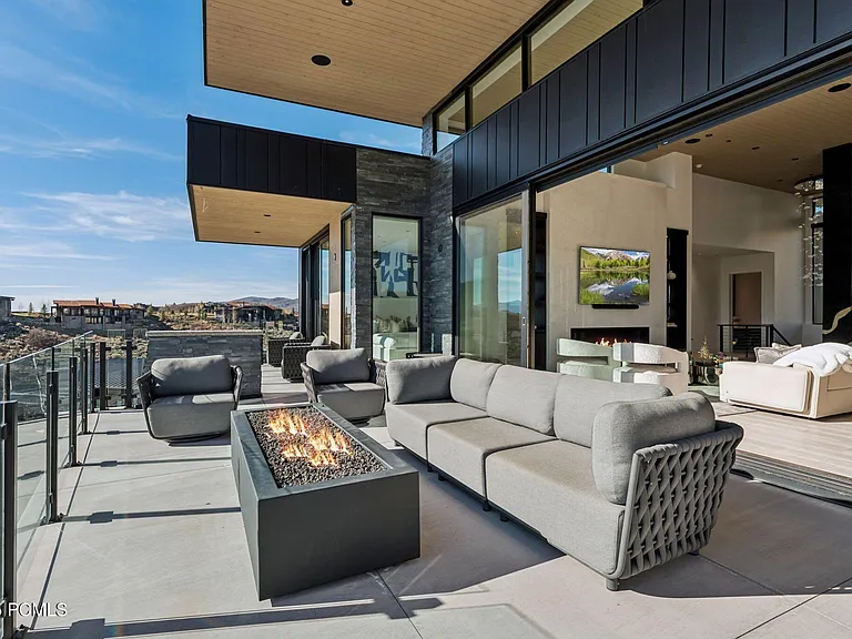3404 E Wapiti Canyon Rd — Photo 5