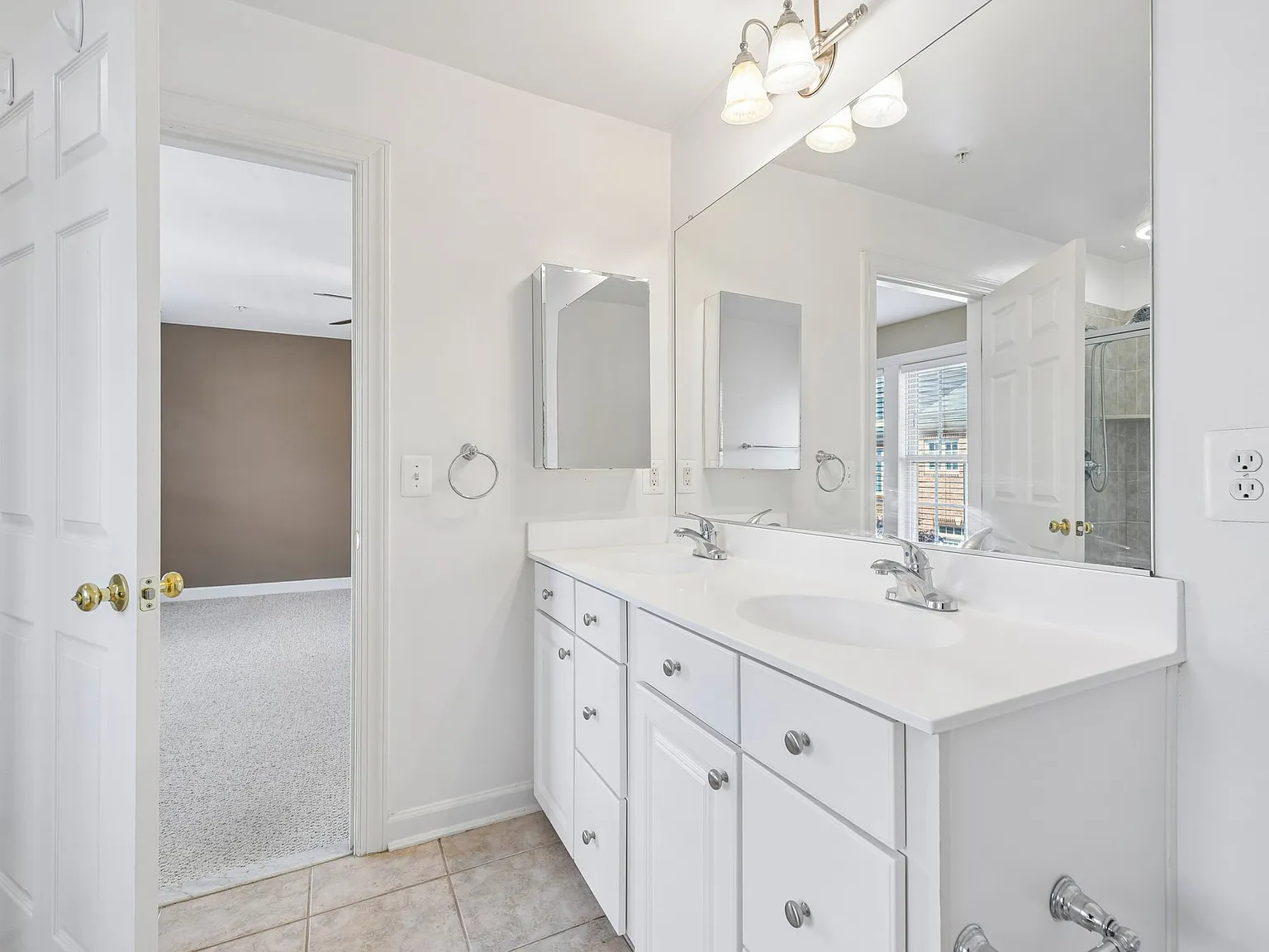 4 bed, 2600 sqft, $4,500 — Photo 3
