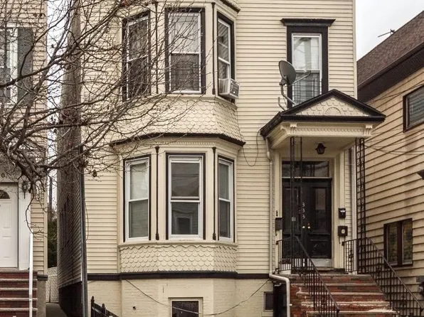 888 Summit Avenue image 1 of 26