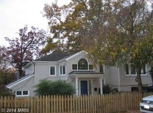 22 Wellesley Cir, Glen Echo, MD 20812