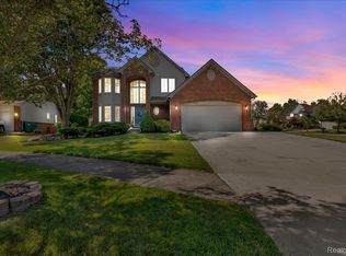 5365 Seminole Ct, Commerce Township, MI 48382