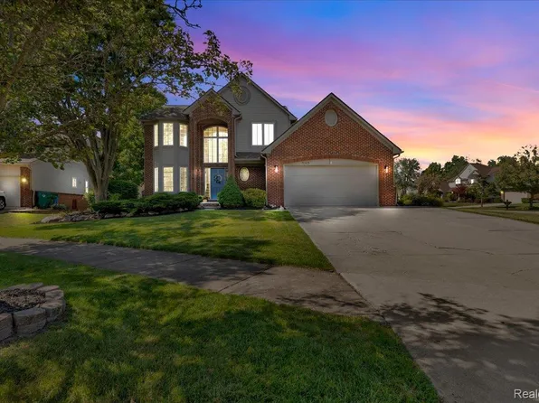 5365 Seminole Ct, Commerce Township, MI 48382