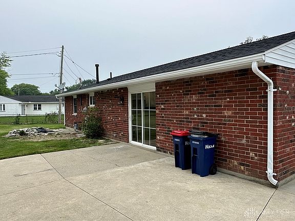 3rd image of 902 Woodbridge Ct