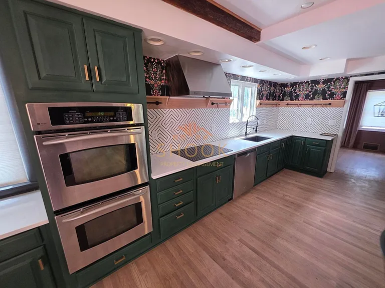914 Vine St — Photo 12