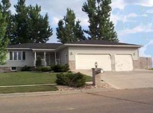 1518 Grandview Dr NE, Watertown, SD 57201