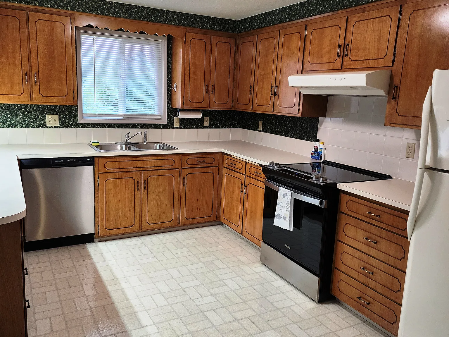 3 bed, 1.5 bath, 1494 sqft, $2,500 — Photo 3