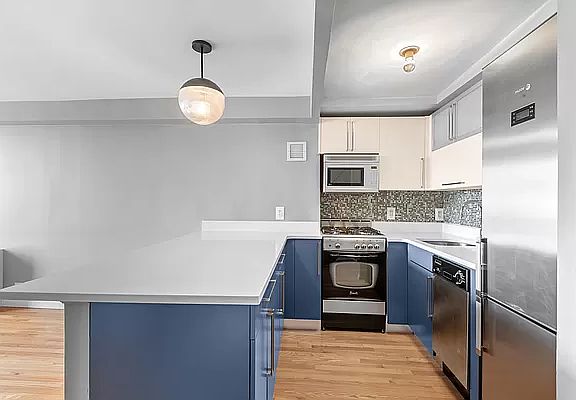 4th image of 184 Thompson St APT 6N